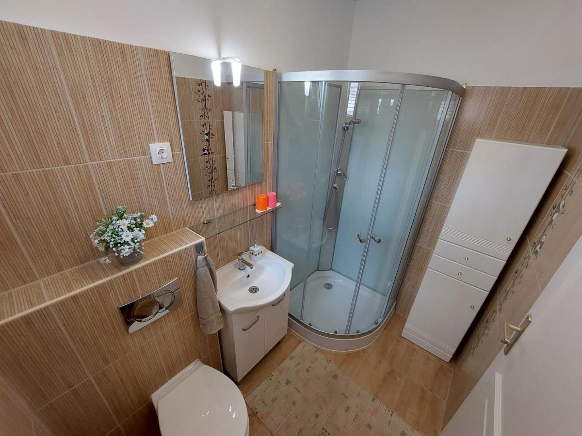 E-Tekergok Haza Hotell Bukkzserc Exteriör bild