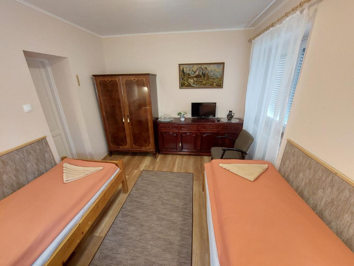 E-Tekergok Haza Hotell Bukkzserc Rum bild